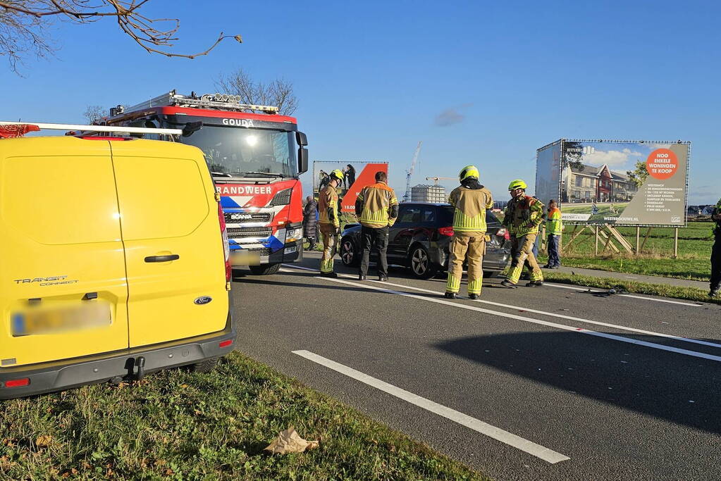 Veel schade bij kop-staartbotsing tussen vier voertuigen
