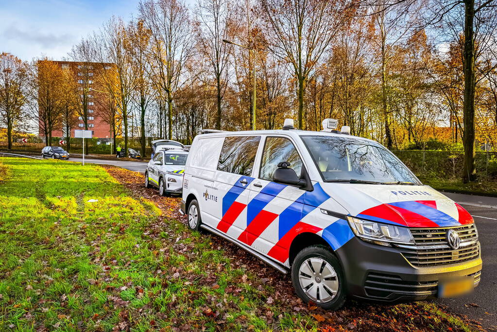 Automobilist vliegt uit de bocht