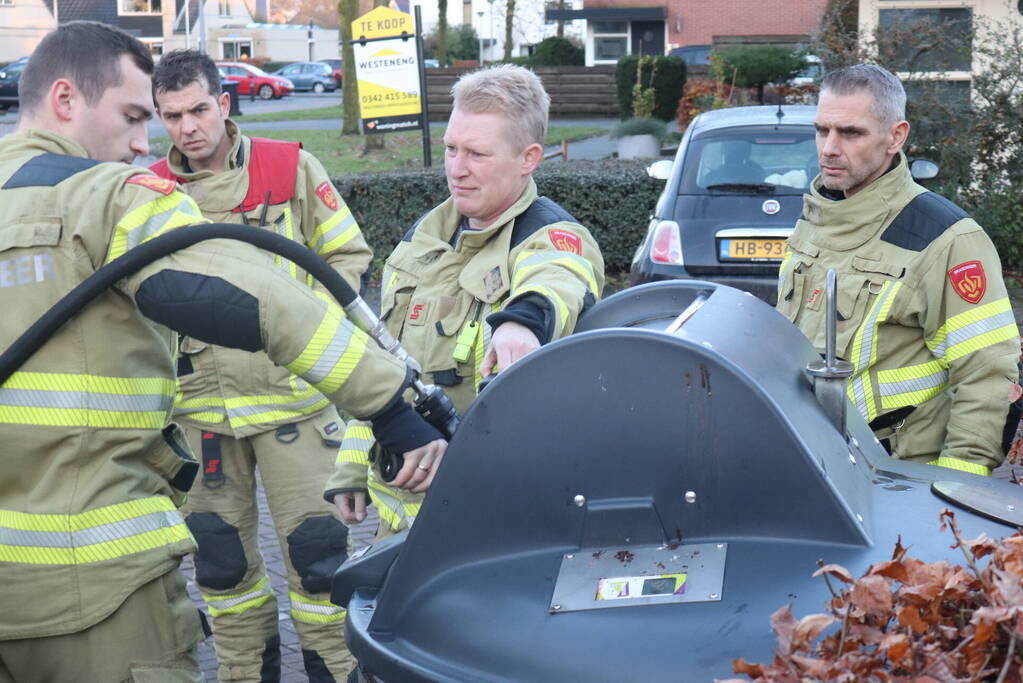 Ondergrondse container in brand gevlogen