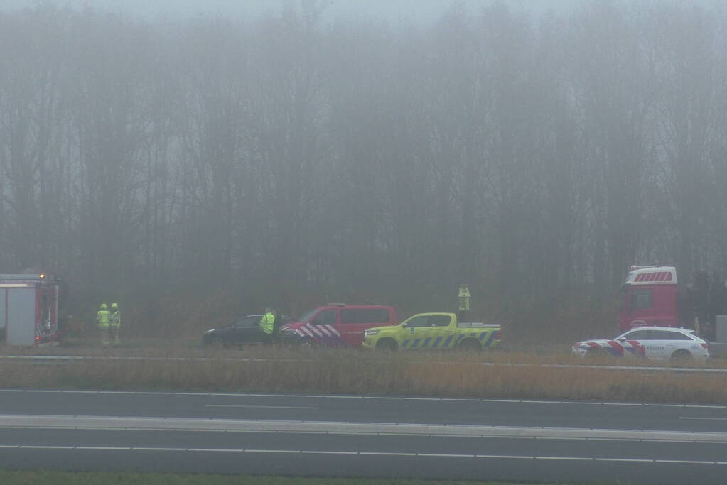 Chauffeur bevrijdt door brandweer bij botsing tussen vrachtwagens