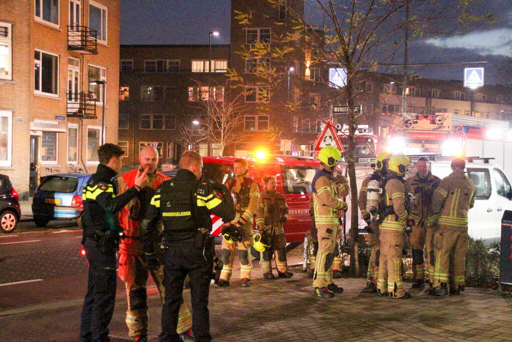 Twee aanhoudingen na chemische lucht in woning, mogelijke drugslab aanwezig