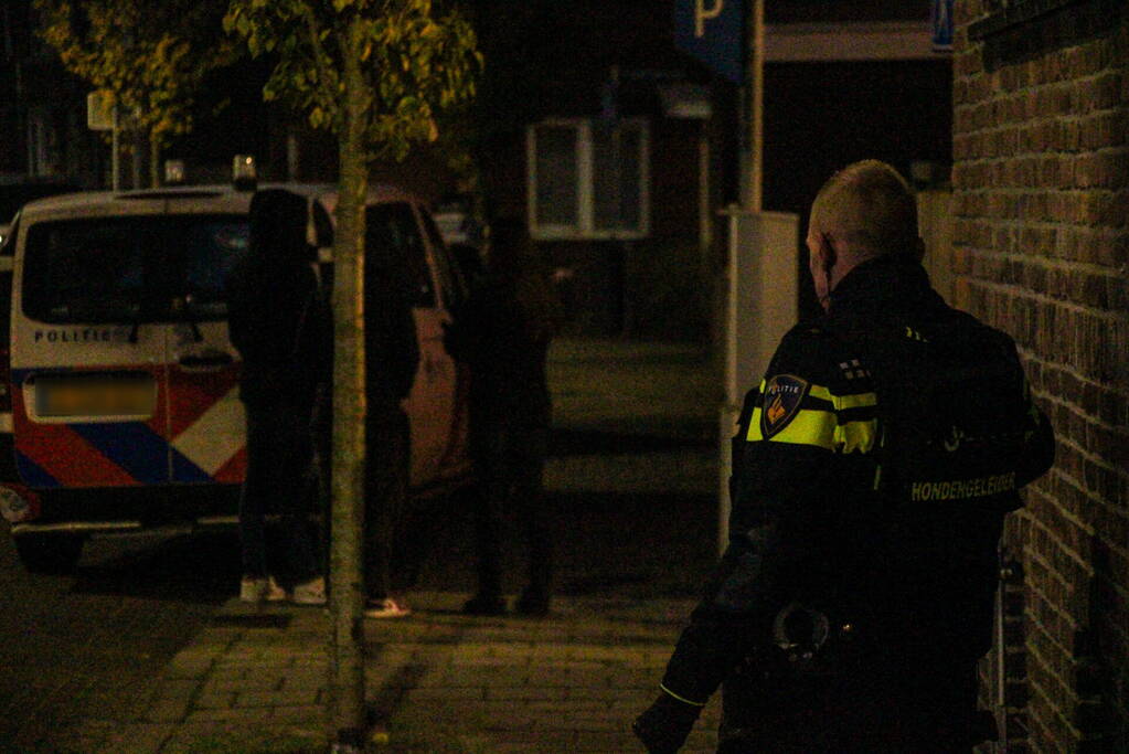Twee aanhoudingen na chemische lucht in woning, mogelijke drugslab aanwezig