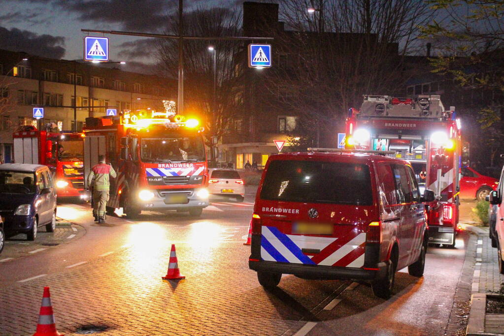 Twee aanhoudingen na chemische lucht in woning, mogelijke drugslab aanwezig