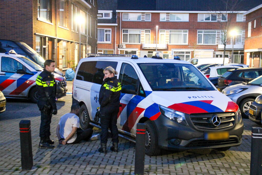 Twee aanhoudingen na chemische lucht in woning, mogelijke drugslab aanwezig