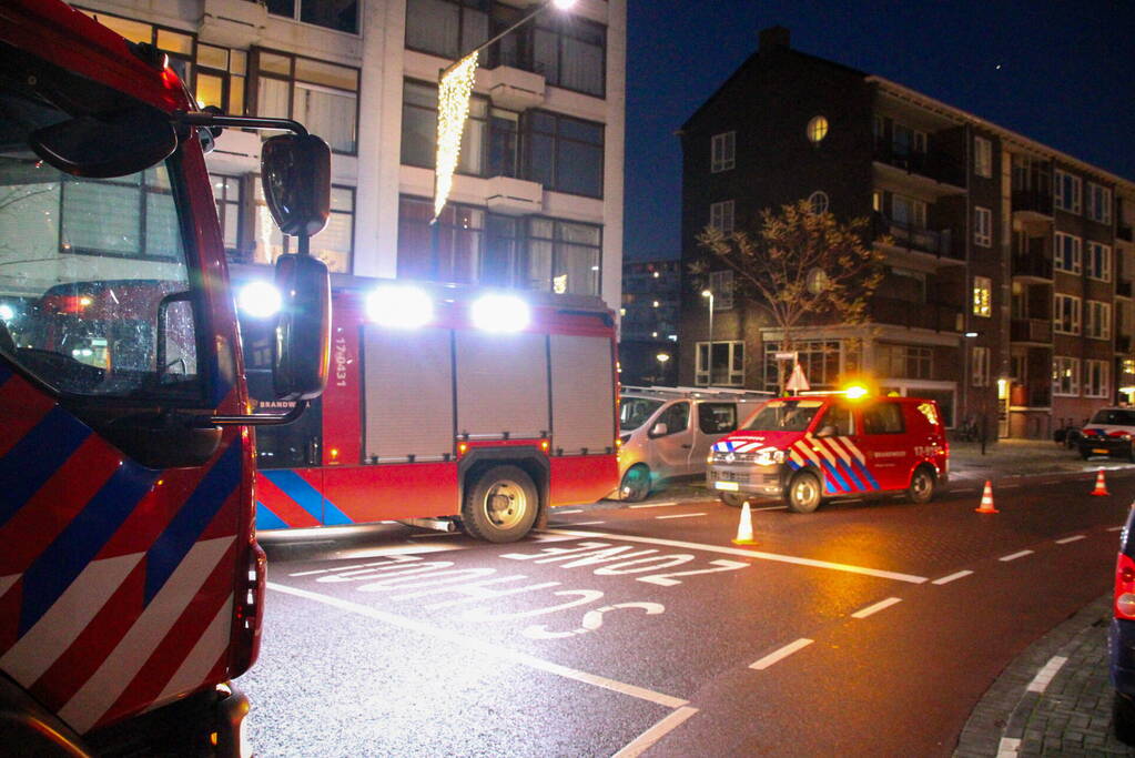 Twee aanhoudingen na chemische lucht in woning, mogelijke drugslab aanwezig