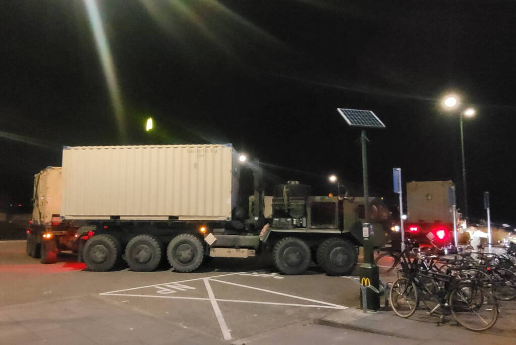 McDrive geblokkeerd door legervoertuigen