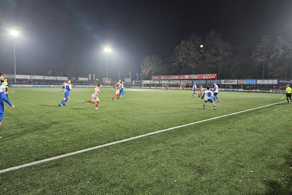 Sfeeractie bij druk bezochte dorpsderby