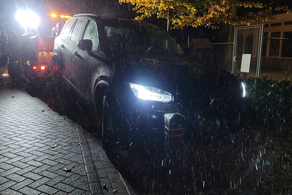 Automobiliste botst op paal na onwelwording