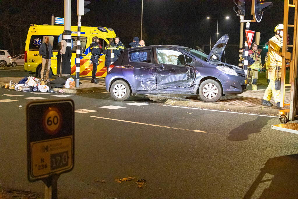 Inzittende bekneld bij verkeersongeval