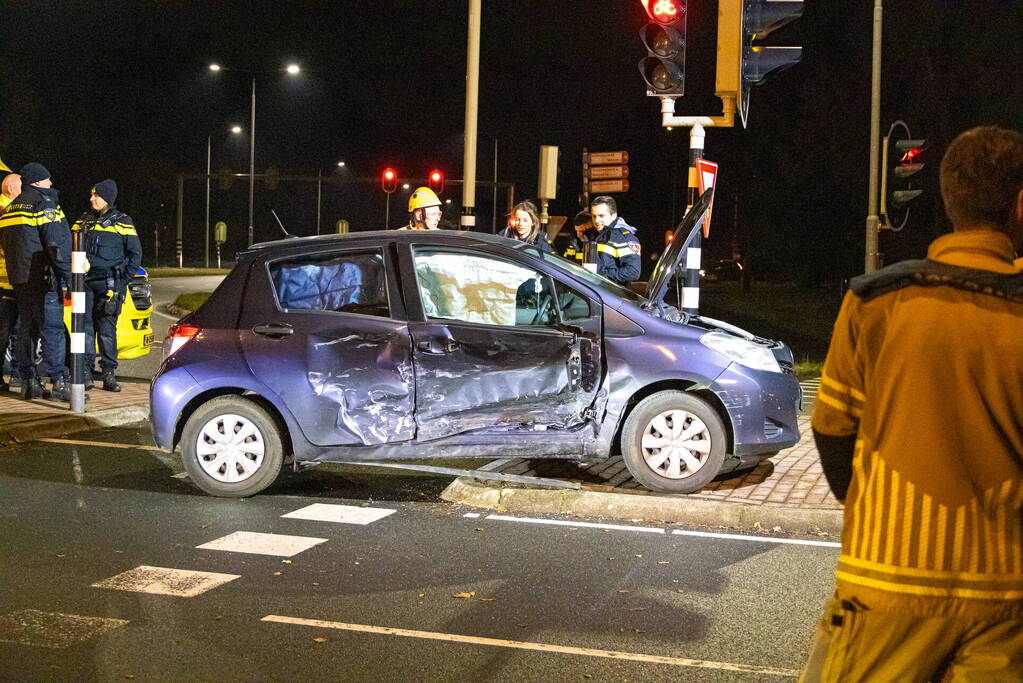 Inzittende bekneld bij verkeersongeval