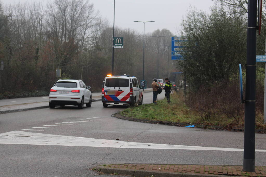Leerling raakt met lesauto te water