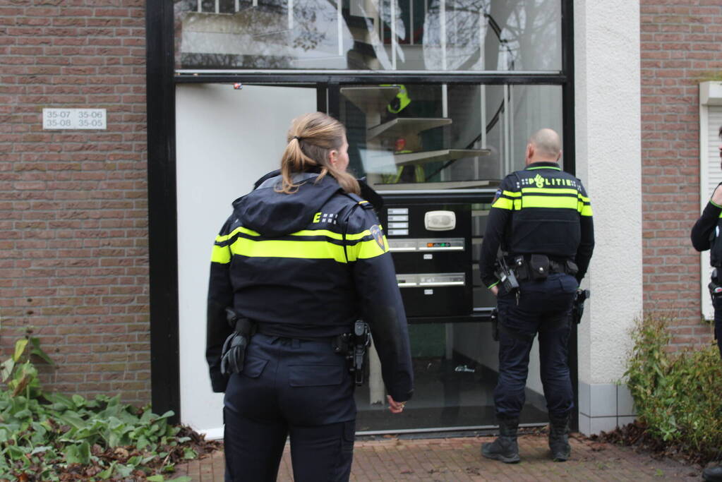 Brandweer forceert deur wegens woningbrand