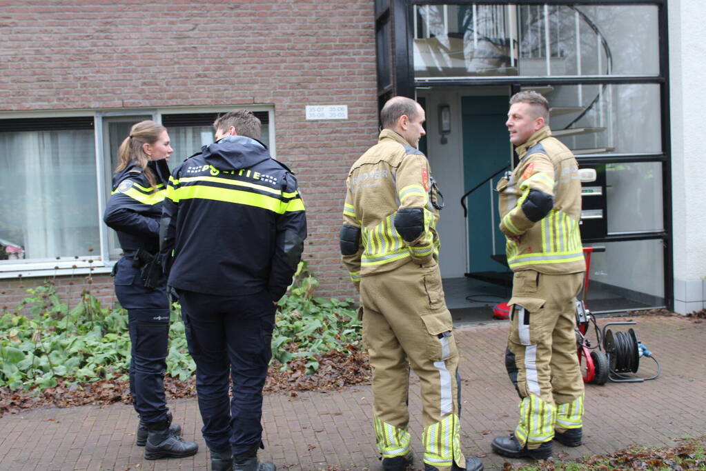 Brandweer forceert deur wegens woningbrand