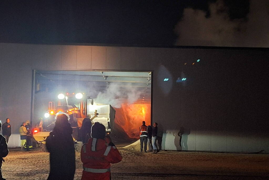 Veel rookontwikkeling bij brand in loods