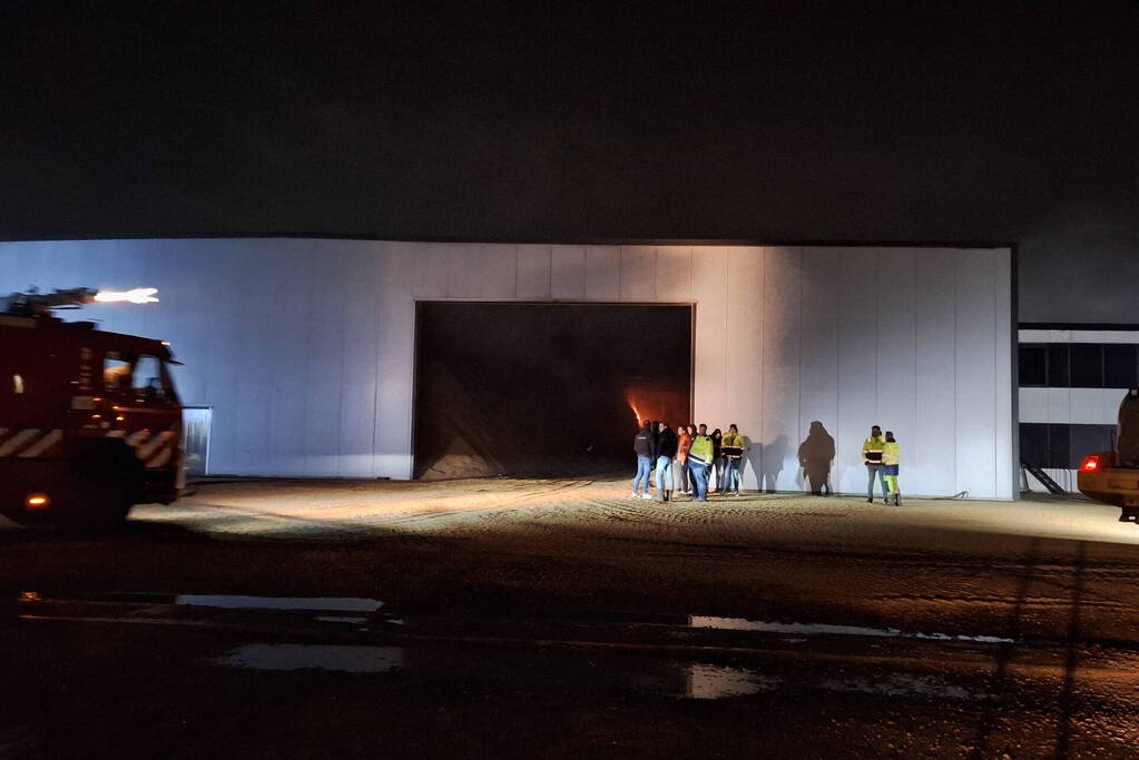 Veel rookontwikkeling bij brand in loods