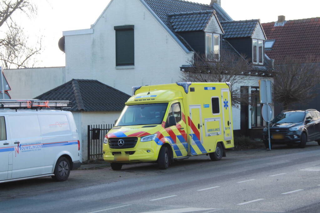 Voetganger aangereden door een bestelbus met laadbak