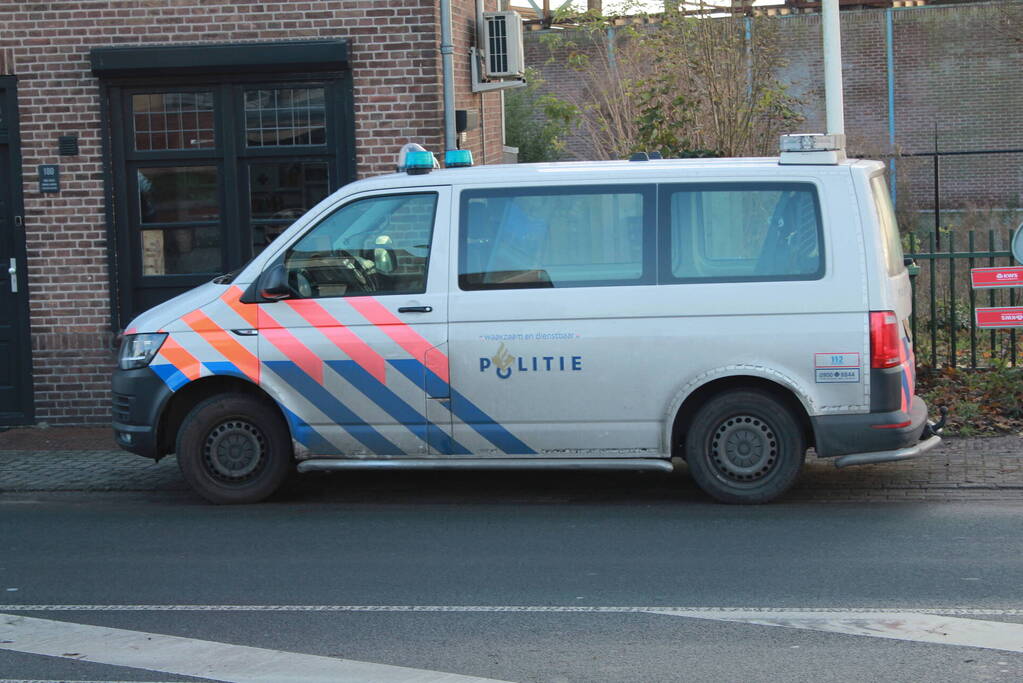 Voetganger aangereden door een bestelbus met laadbak