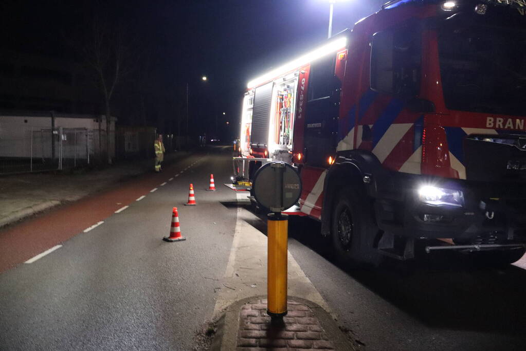 Beknelling bij ongeval tussen bestelbus en personenauto