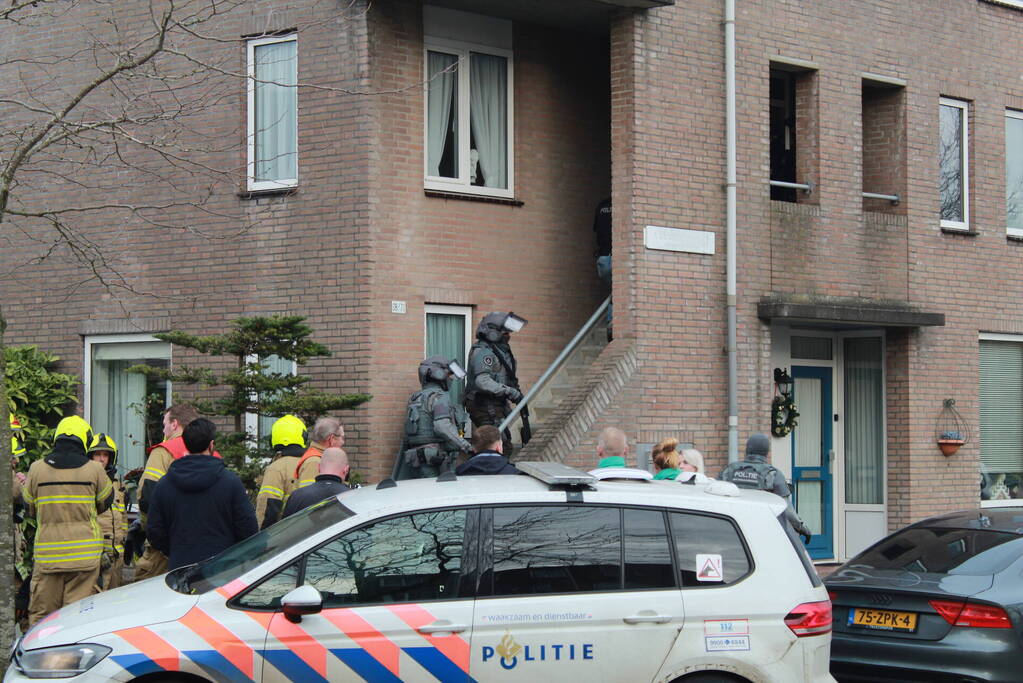 Man met verward gedrag aangehouden in woning
