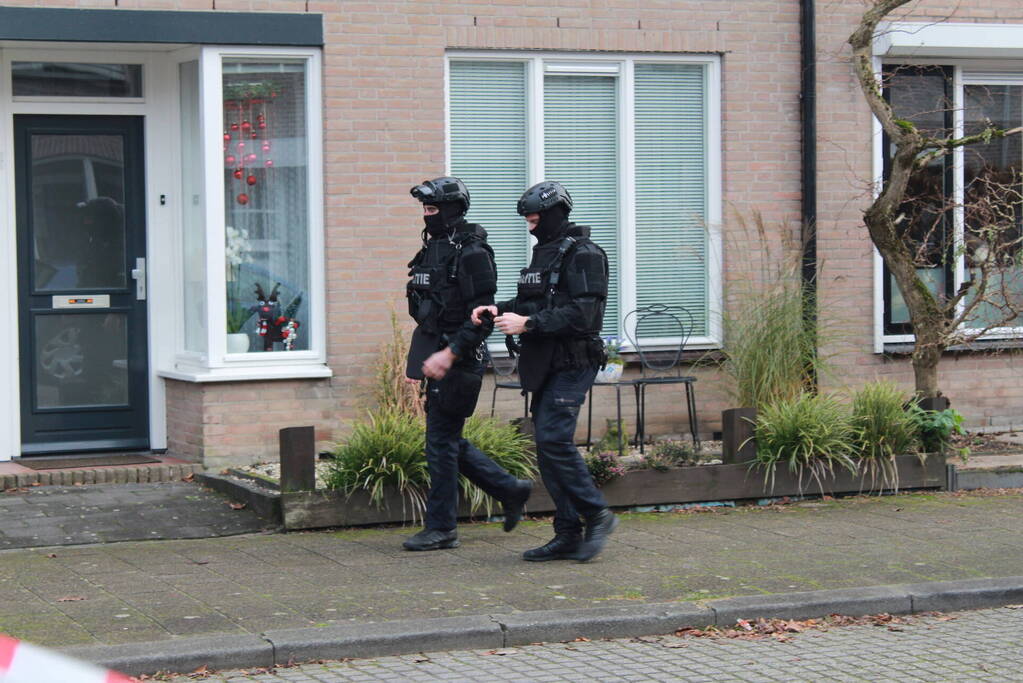 Man met verward gedrag aangehouden in woning