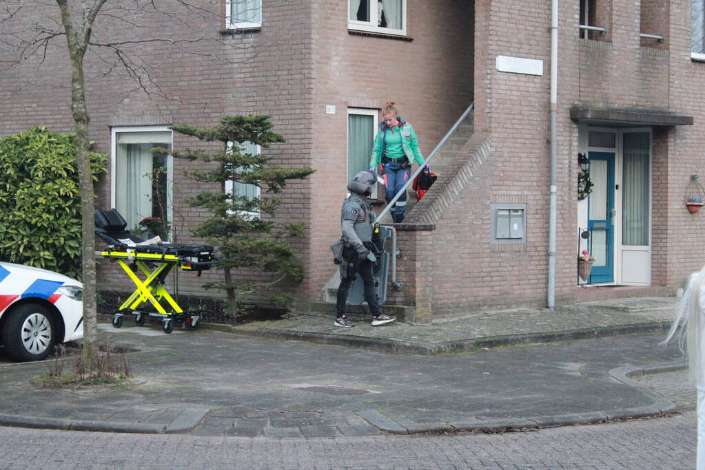 Man met verward gedrag aangehouden in woning