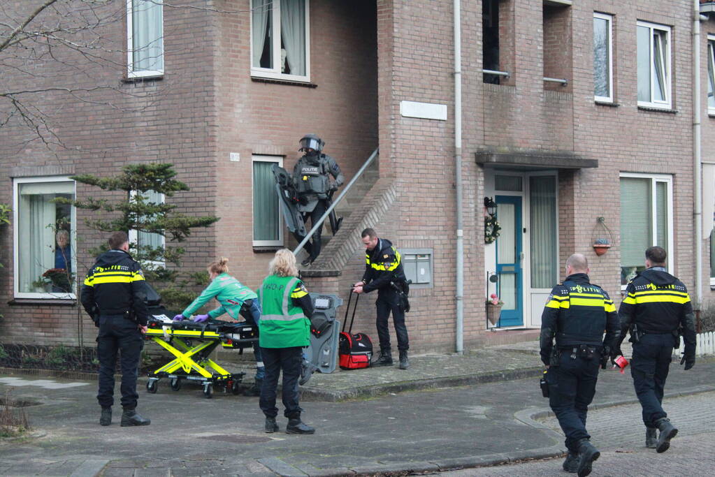 Man met verward gedrag aangehouden in woning
