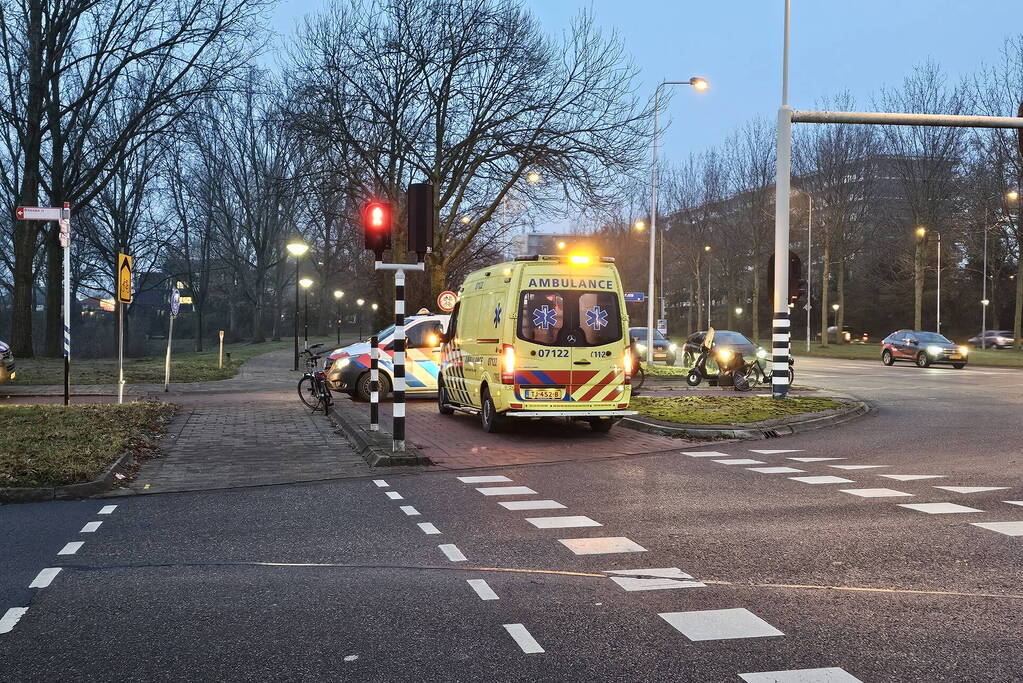 Scooterrijder met fietster in botsing