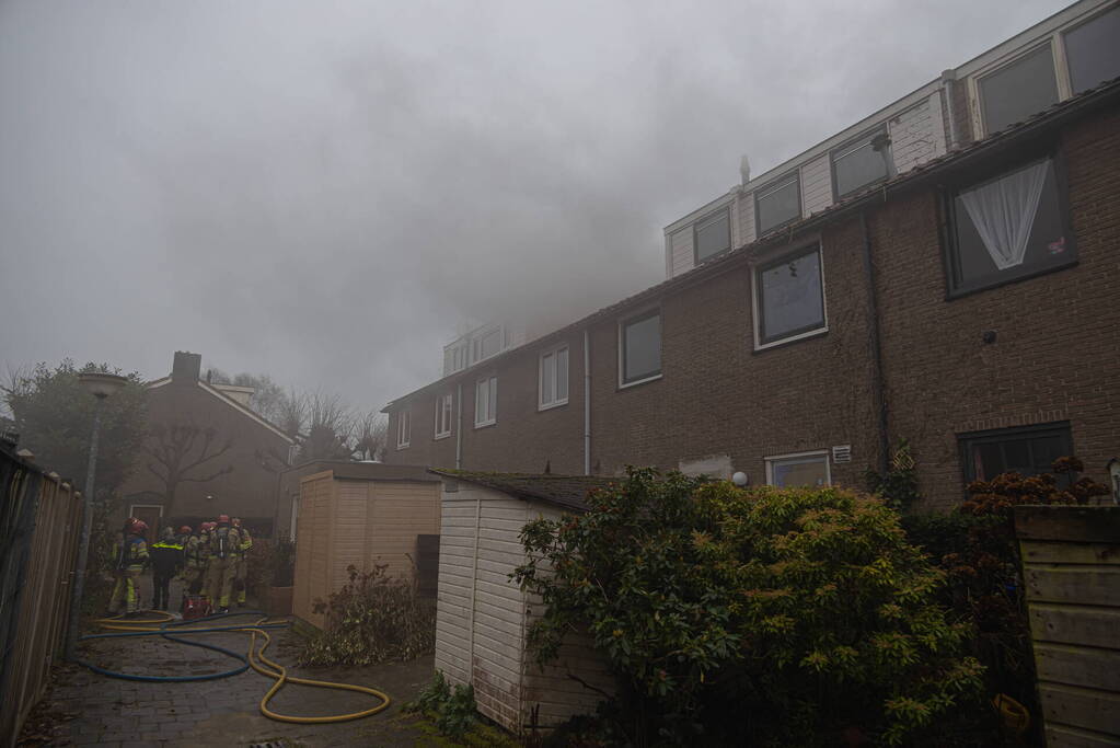 Veel rook bij brand op zolder