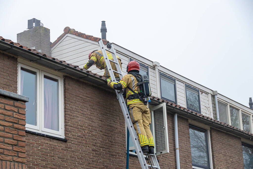 Veel rook bij brand op zolder
