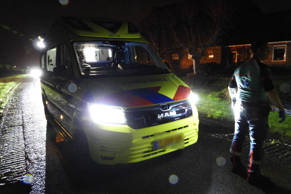 Automobilist belandt op zijn kop in een sloot