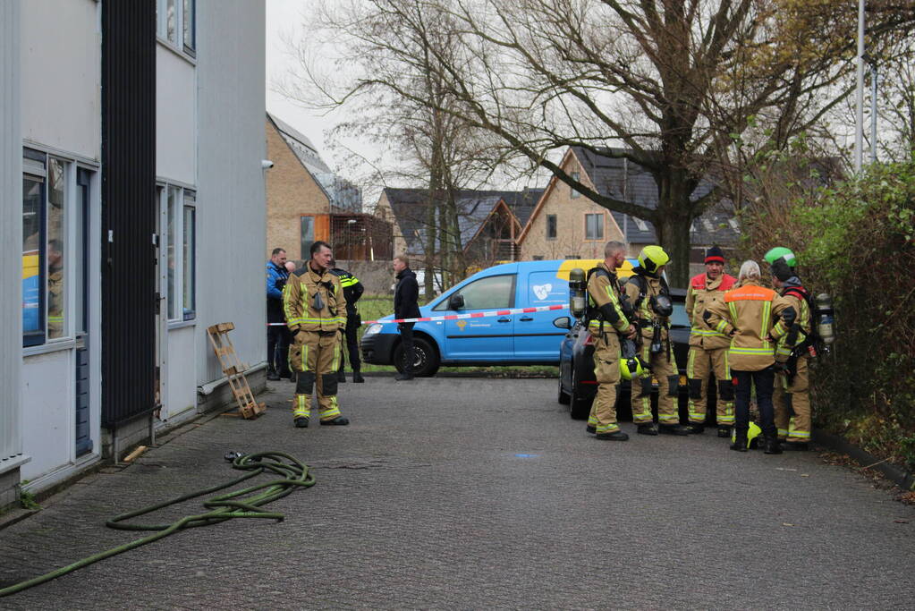 Brandweer verricht metingen in pand
