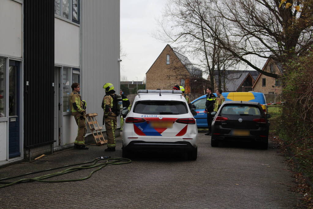 Brandweer verricht metingen in pand