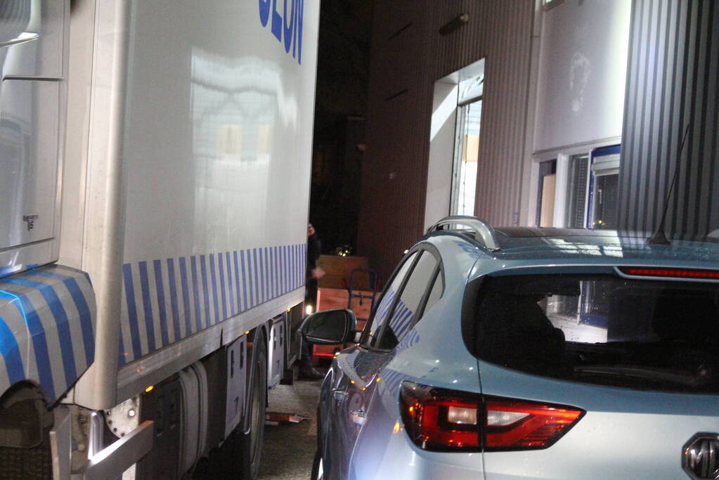 Brandweer verricht metingen in pand