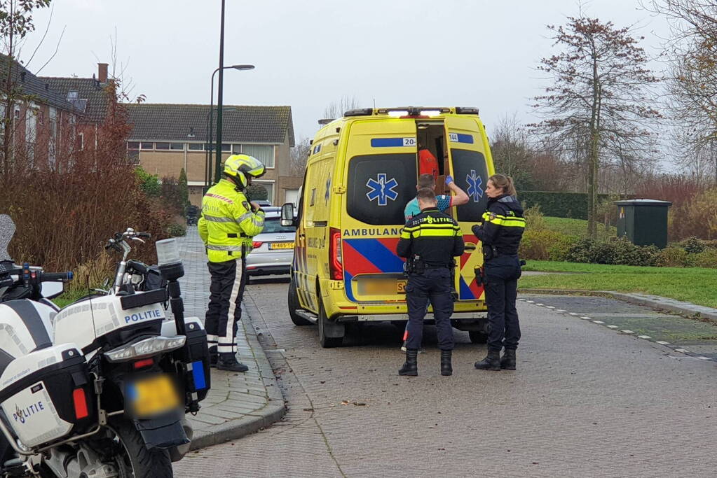 Fietsster loopt hoofdwond op na val tegen stoeprand