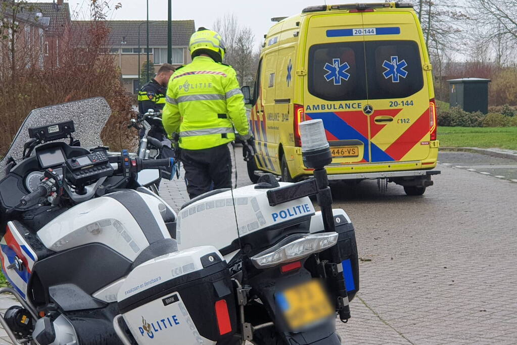 Fietsster loopt hoofdwond op na val tegen stoeprand