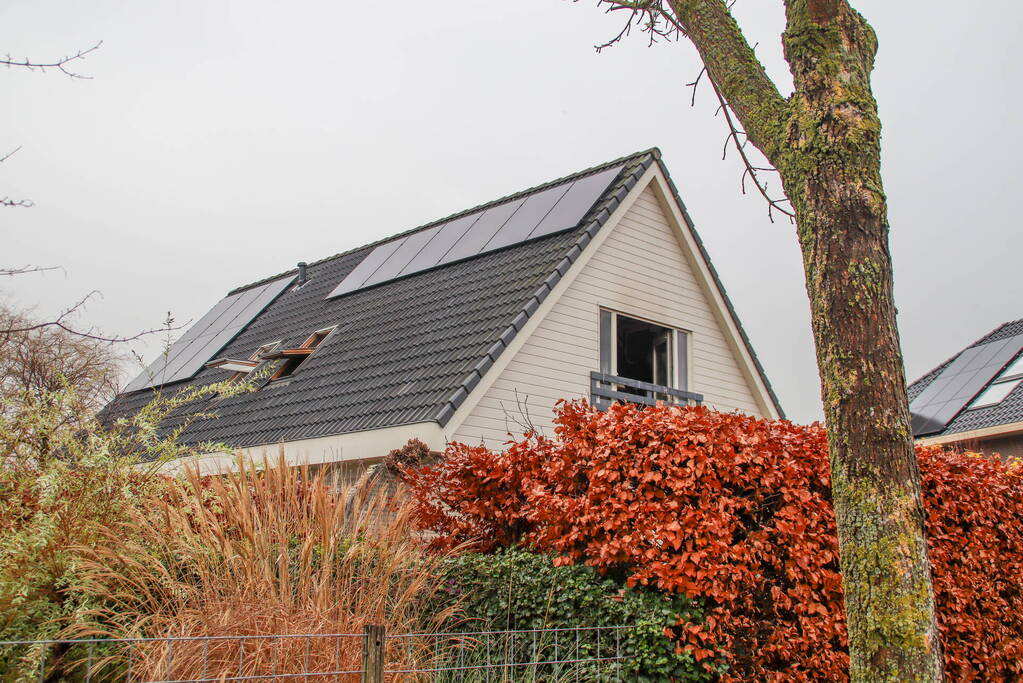 Zolder loopt flinke schade op door brand