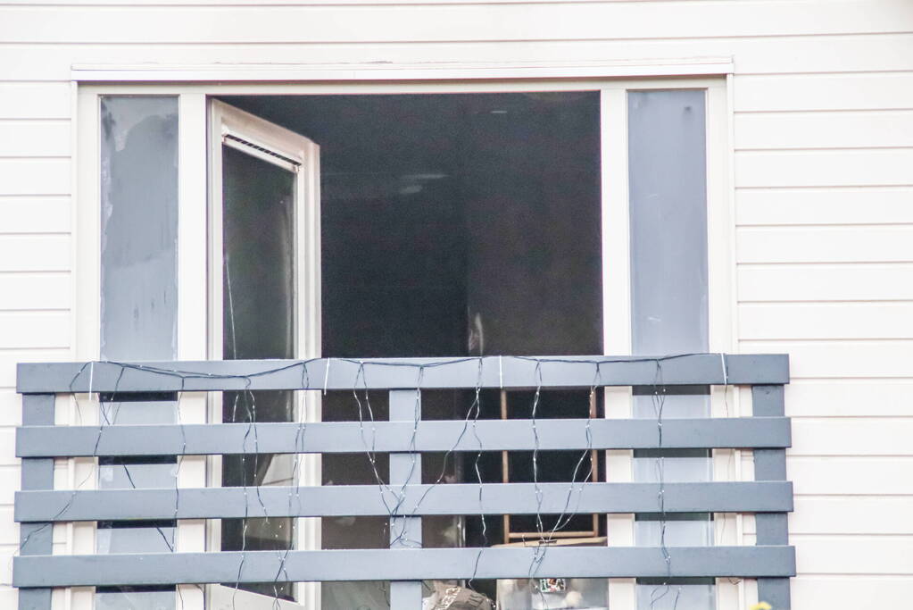 Zolder loopt flinke schade op door brand