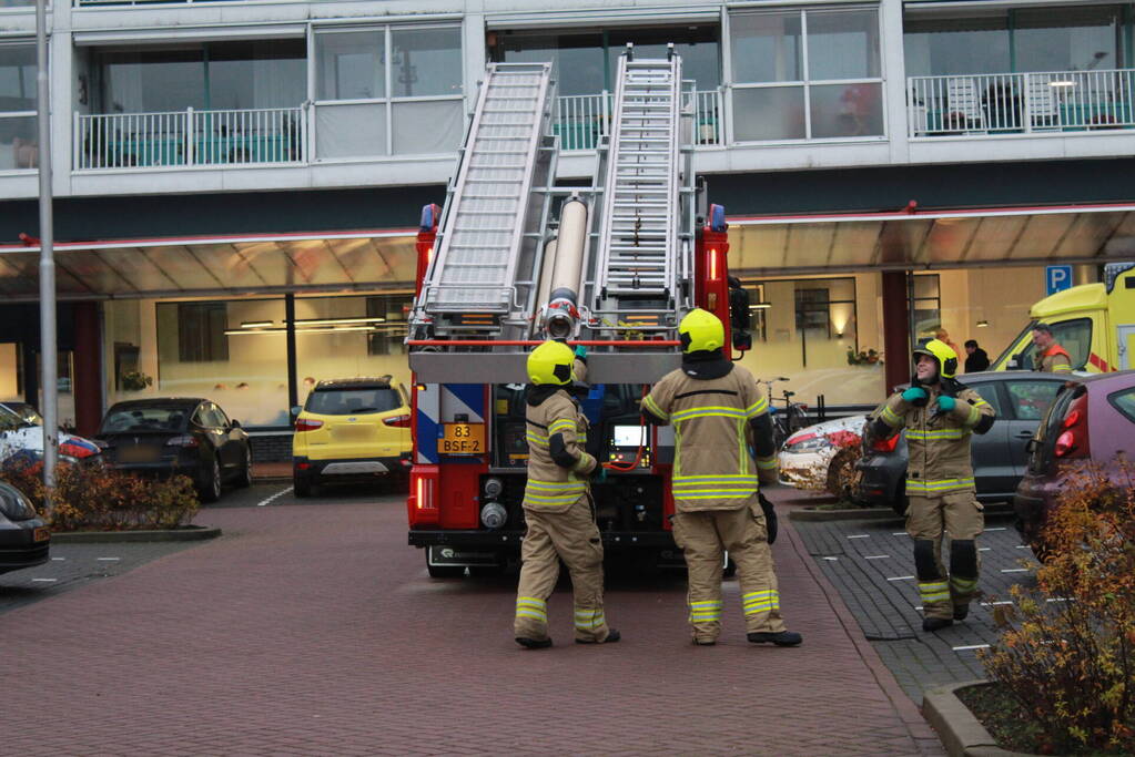 Persoon afgehesen na val van balkon