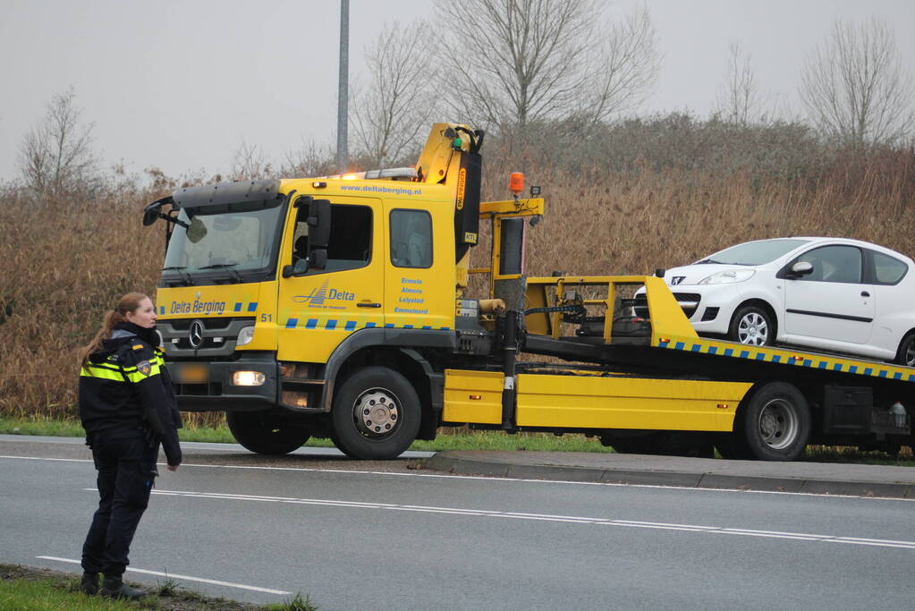 Automobilist belandt bijna in sloot