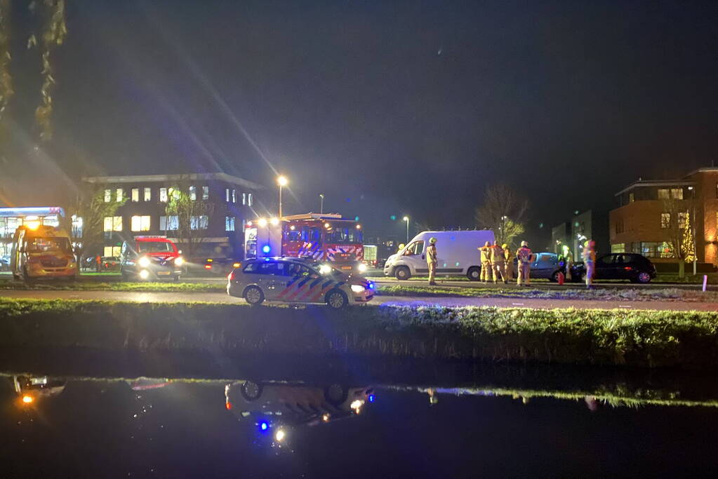 Kop-staartbotsing tussen drie voertuigen