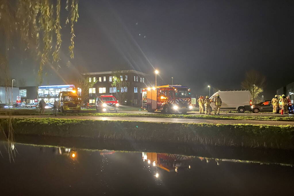 Kop-staartbotsing tussen drie voertuigen