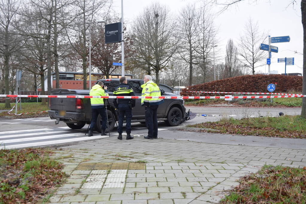 Scooterrijder zwaargewond bij aanrijding met pick-up truck