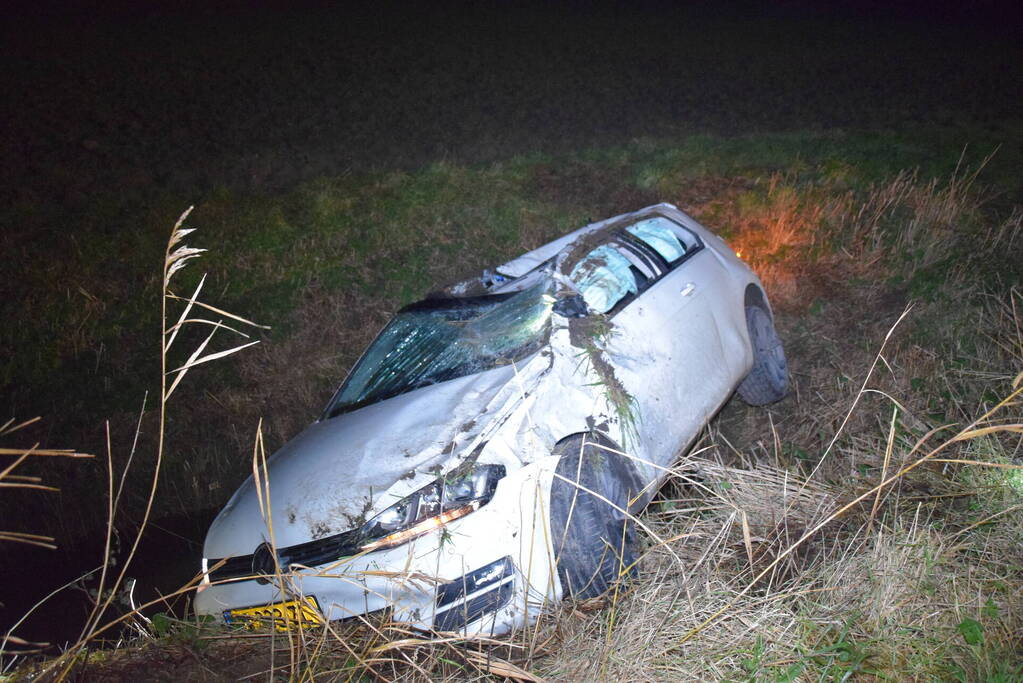 Achtervolging eindigt in sloot