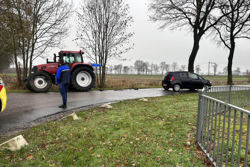 Auto totall loss na aanrijding met tractor
