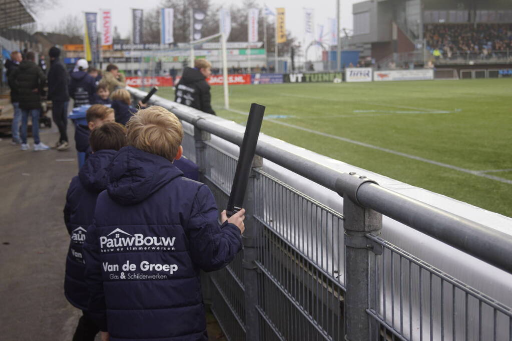 Groot aantal jeugdleden juichen luid voor SV Spakenburg