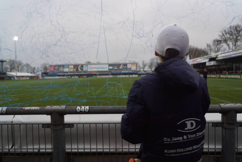 Groot aantal jeugdleden juichen luid voor SV Spakenburg