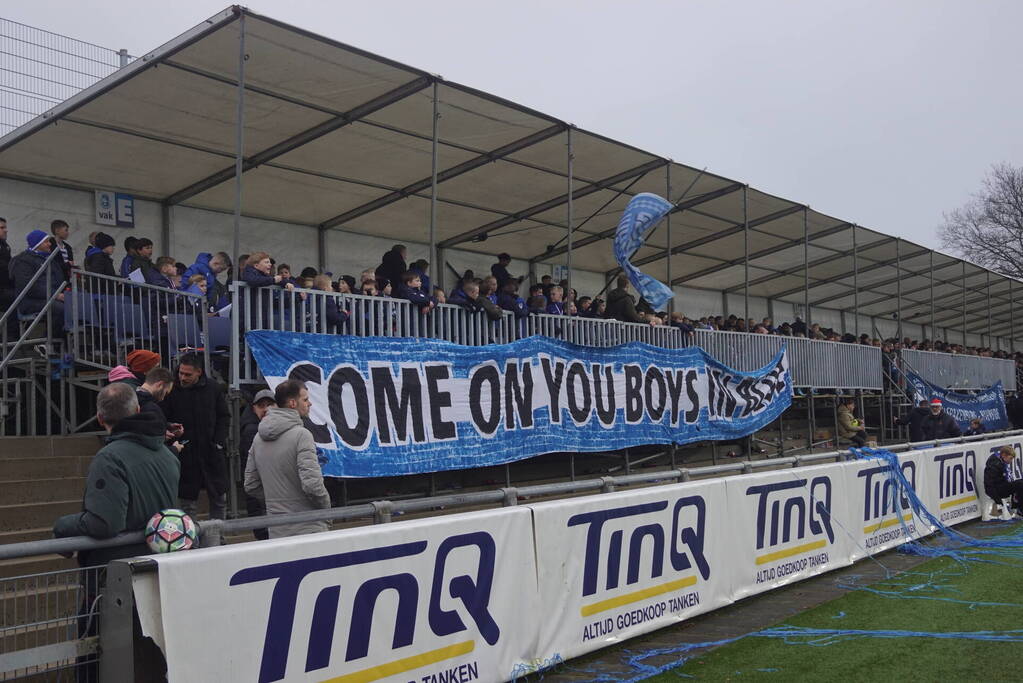 Groot aantal jeugdleden juichen luid voor SV Spakenburg