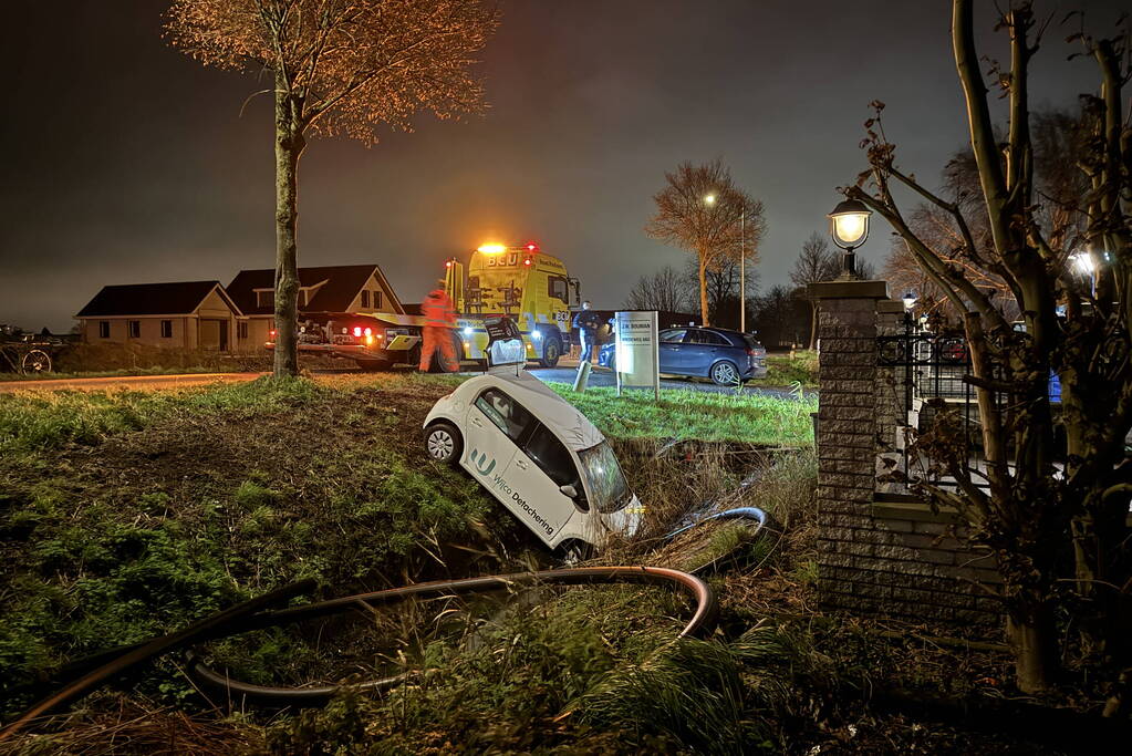 Automobilist belandt in sloot