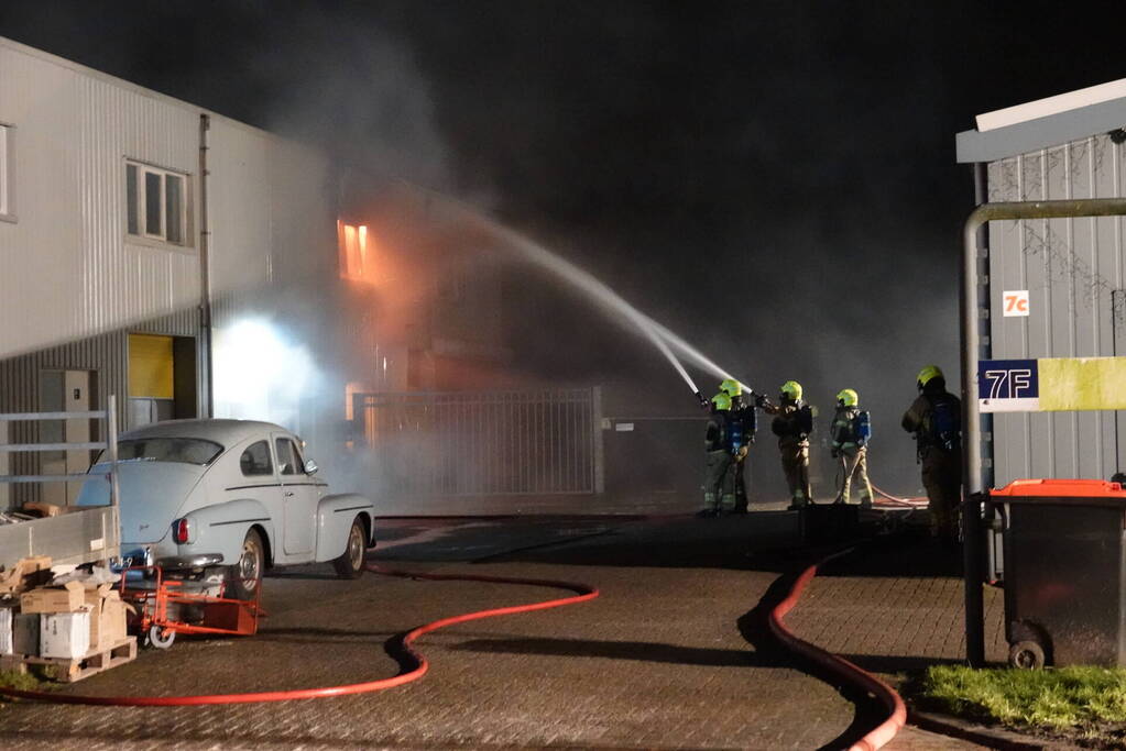 Grote schade door uitslaande brand in bedrijfspand