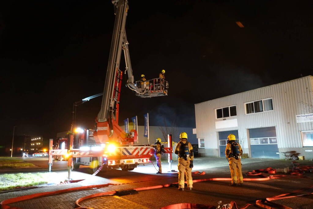 Grote schade door uitslaande brand in bedrijfspand